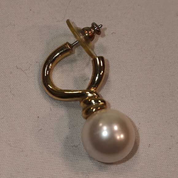Women's faux pearl earrings - Picture 2 of 2